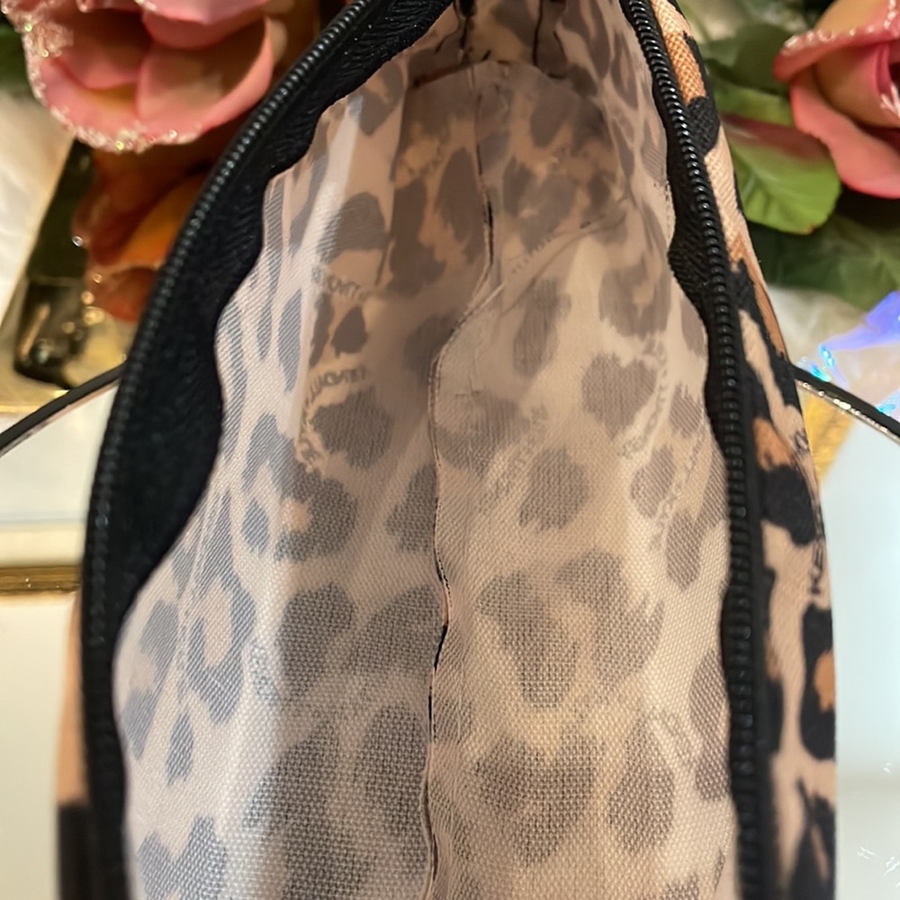 Kendall + Kyle Cosmetic Pouch - Picture 5 of 5